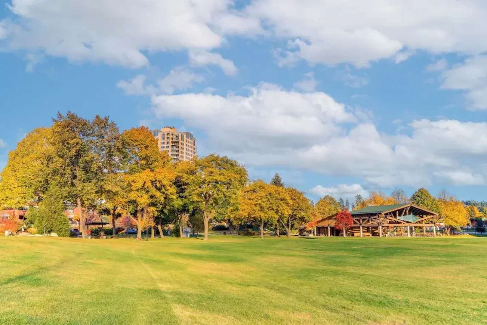 Walk Downtown: Modern 'coeur D'alene Getaway'