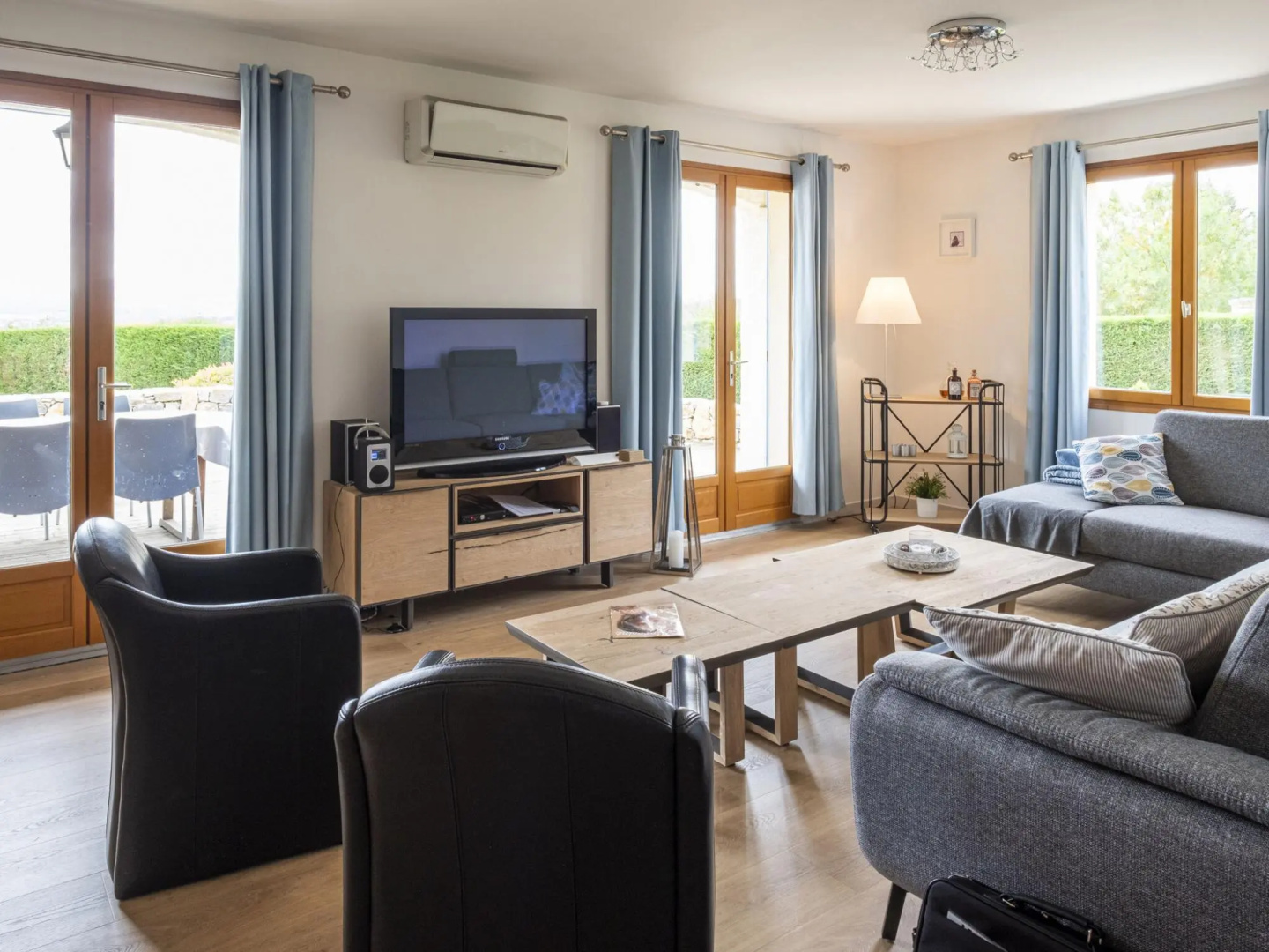 Luxury villa with pool and unique location in Malviès