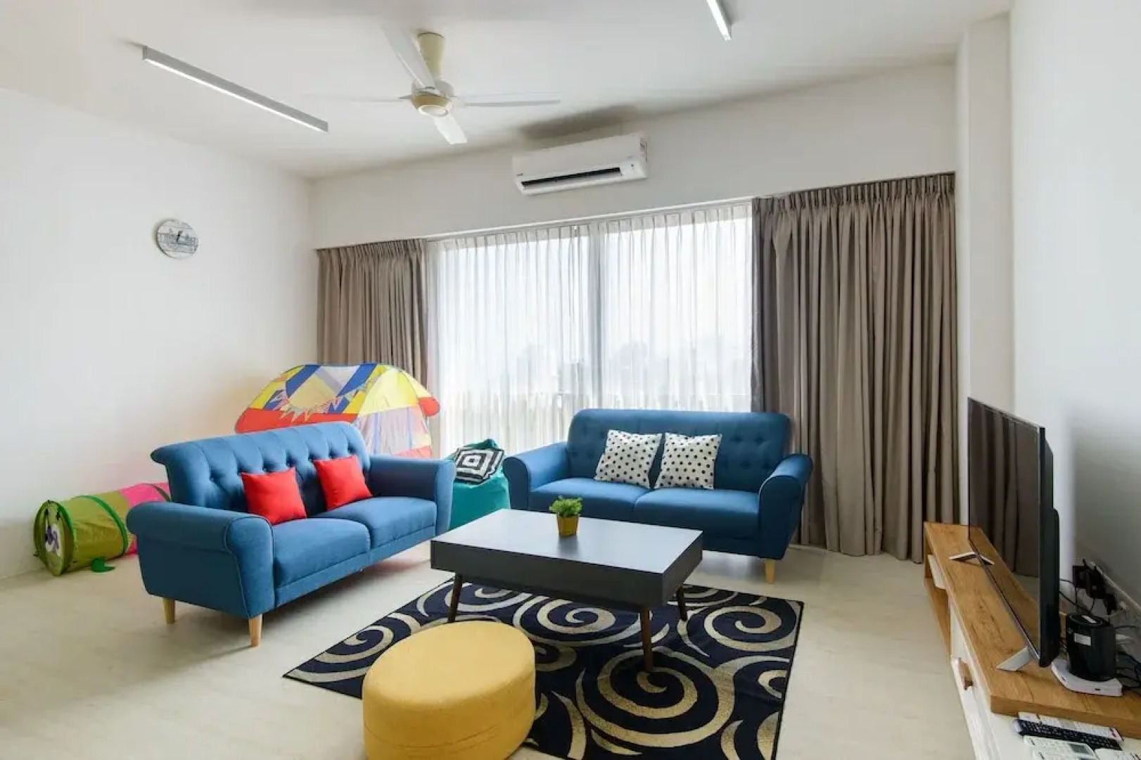 2 Bedrooms Apartment By The Sea