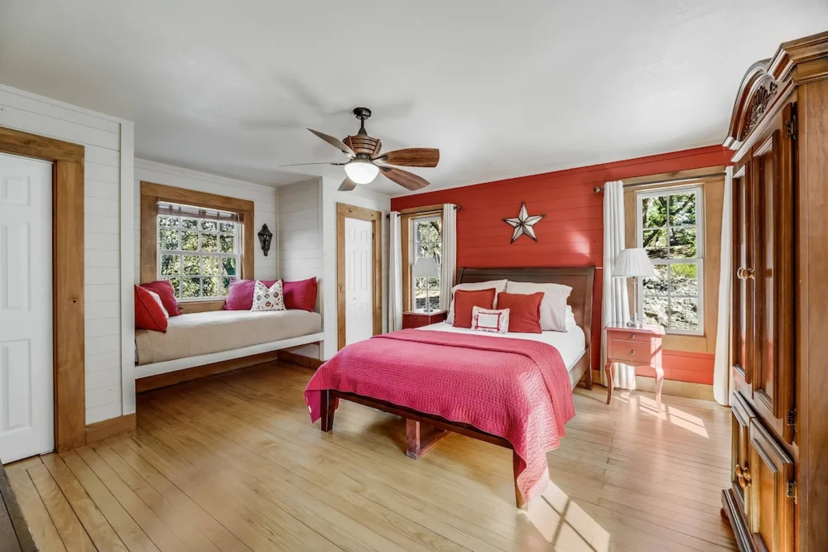 Lake Travis Waterfront Retreat