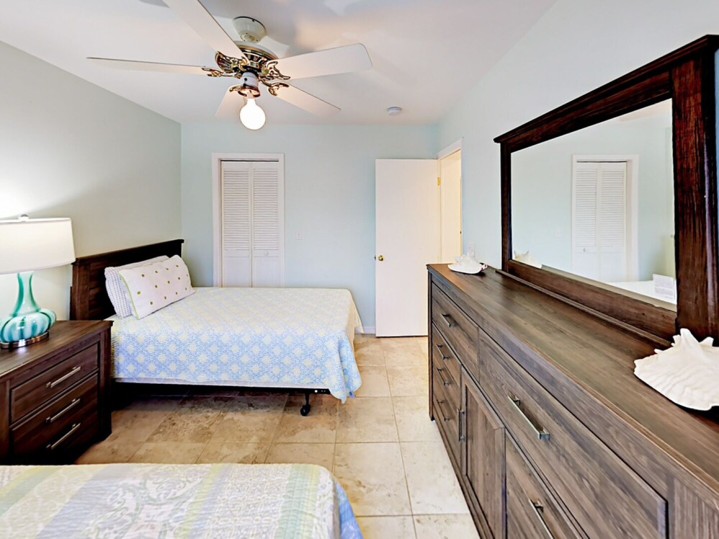 353 Barry Home 6 Bedrooms 4.5 Bathrooms Home