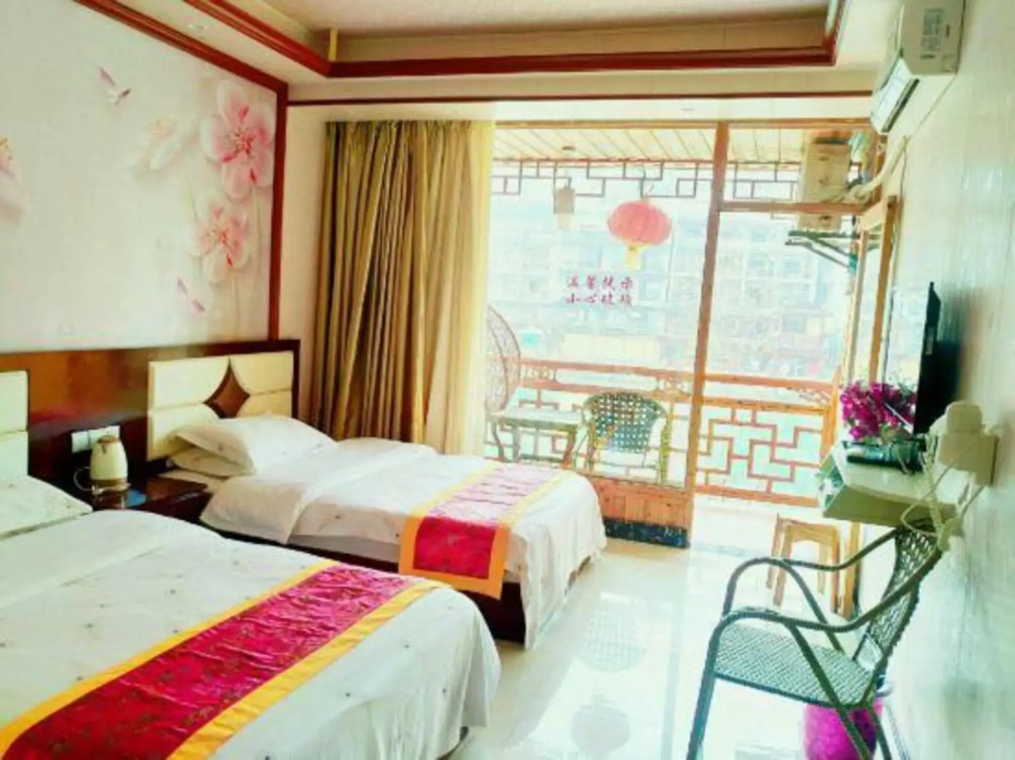 凤凰龙凤居临江客栈