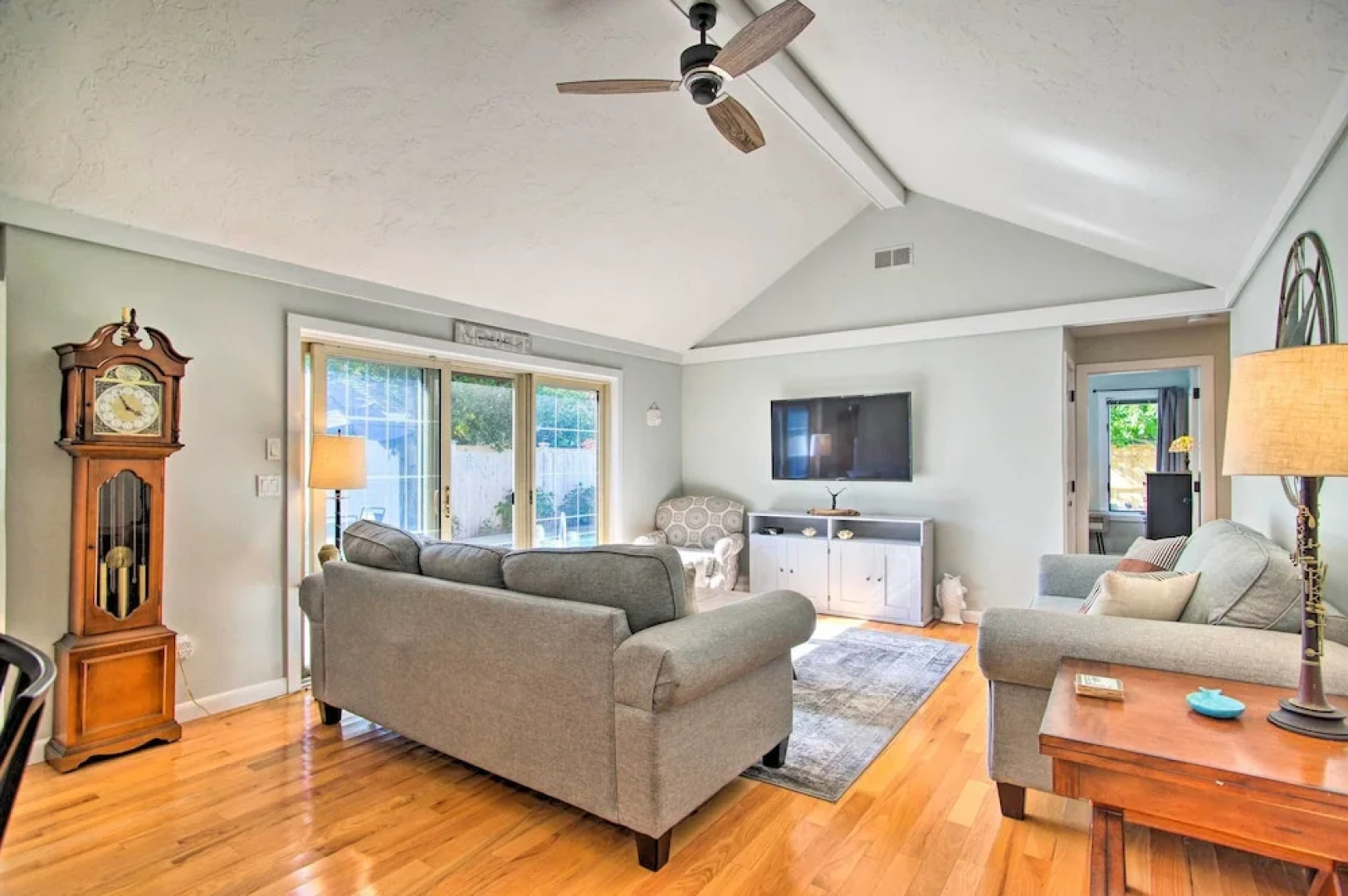 2 Mi to South Cape Beach State Park: Home w/ Yard!