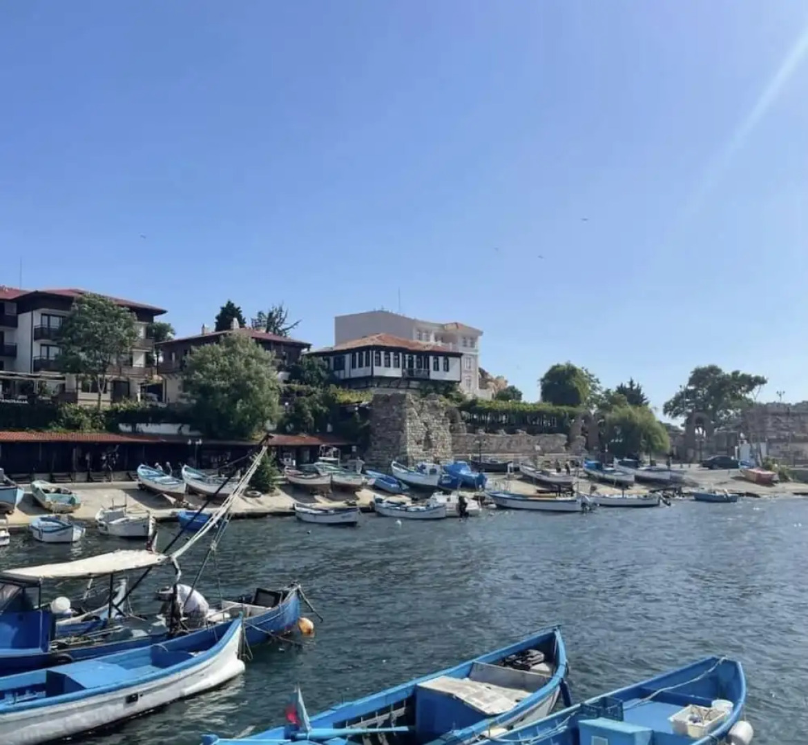 Sea View 1 Bed Apartment With Stunning Ocean Views