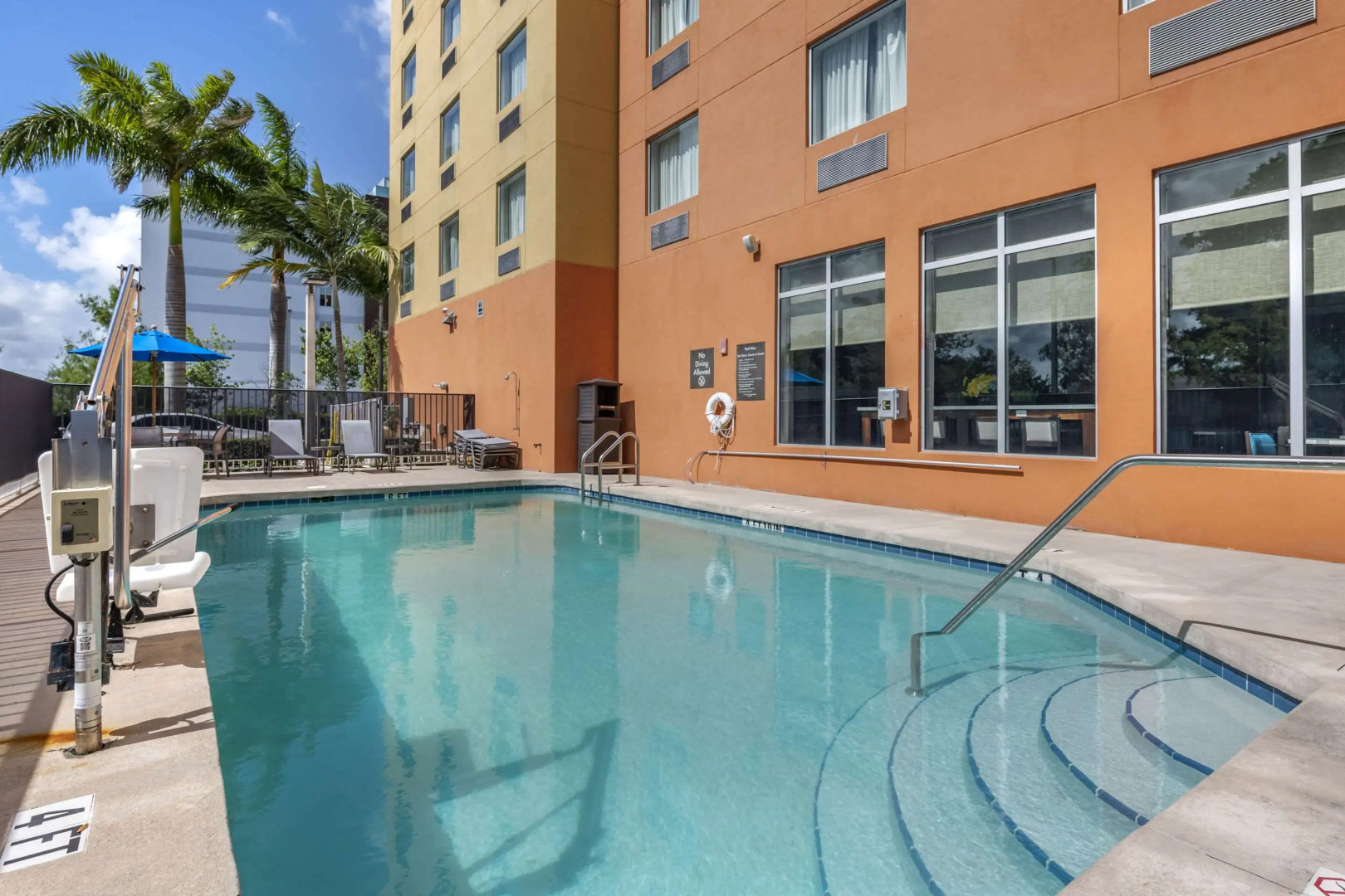 Comfort Suites Fort Lauderdale Airport South & Cruise Port