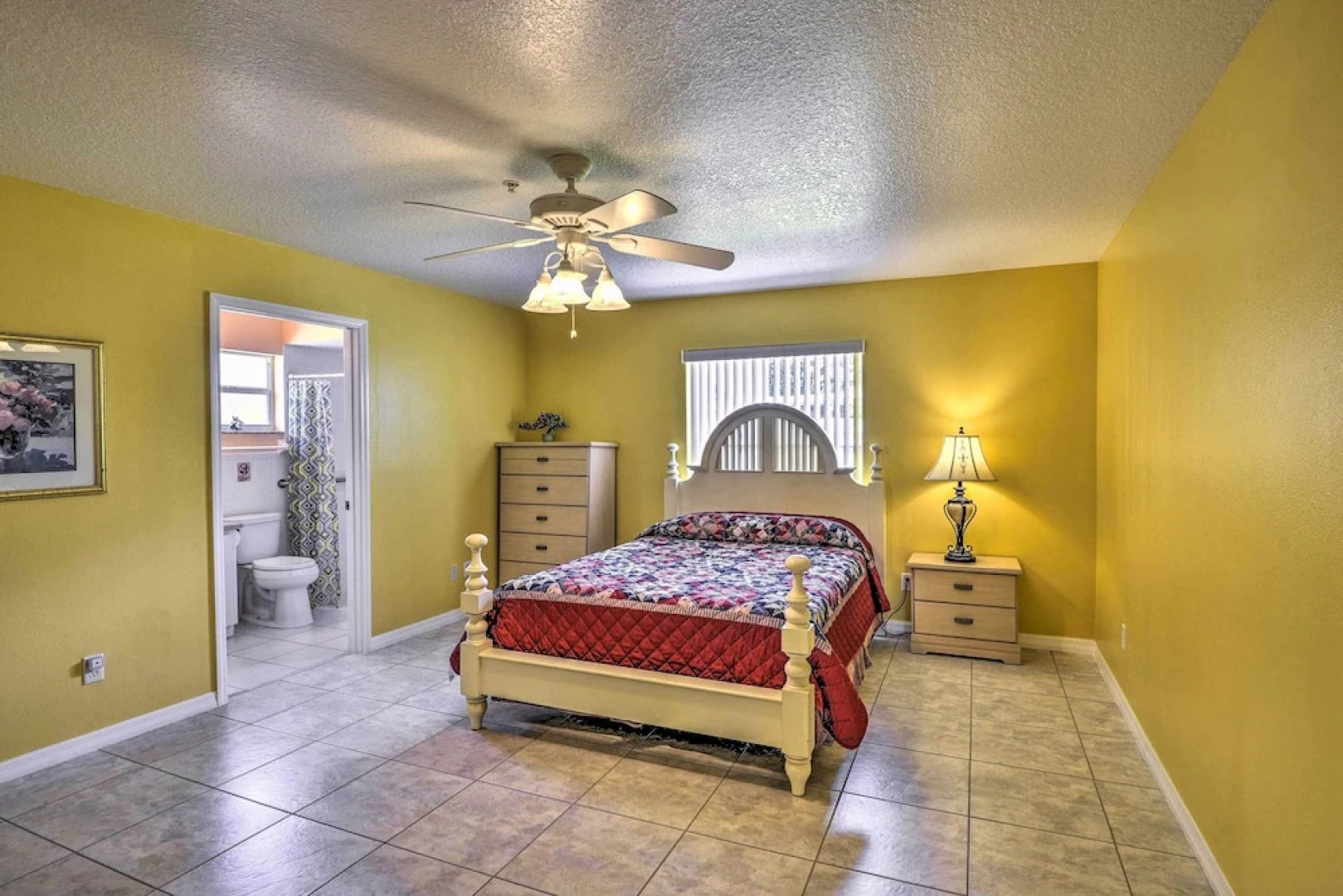 Cozy Coastal Retreat w/ Grill < 5 Mi to Beach