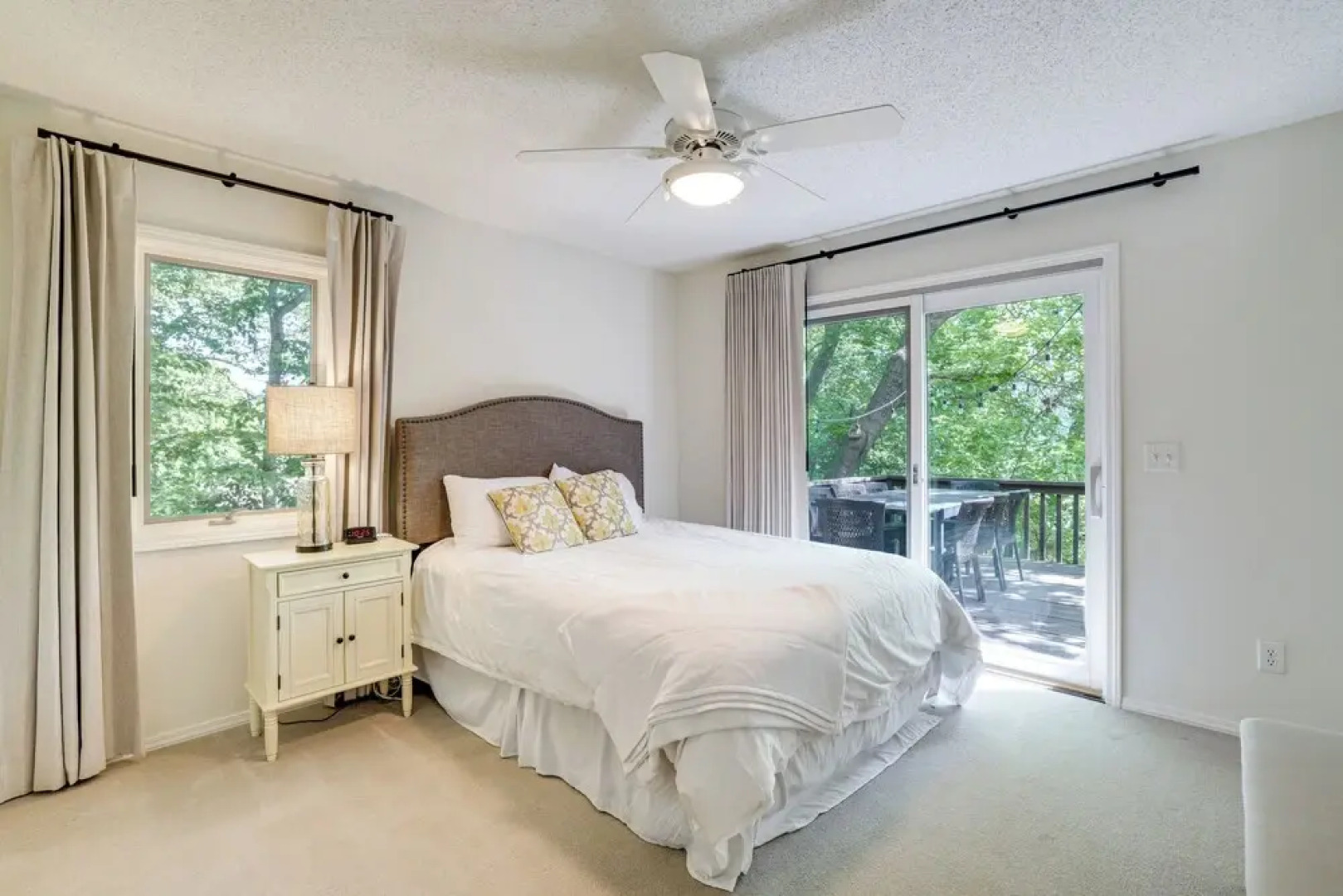 The Bella Vista Lakeside Treehouse: Dock & Kayaks!