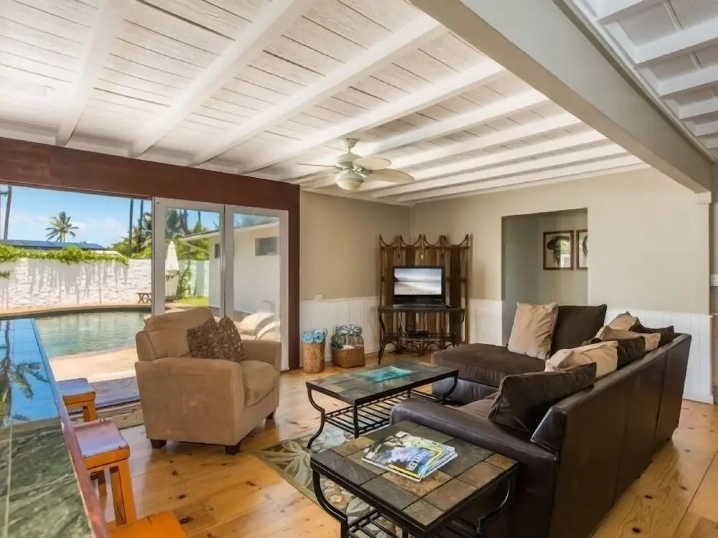 Helen's Beach House 6 Bedroom Home by RedAwning