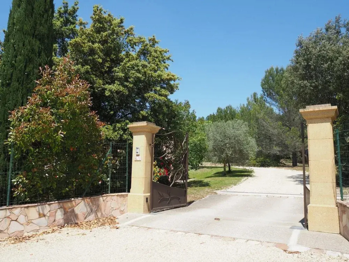 Premium Villa With Garden and Pool, Lambesc