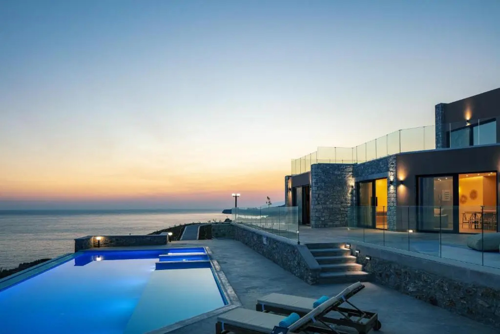 Seafront luxury villa with infinity pool & devine views!