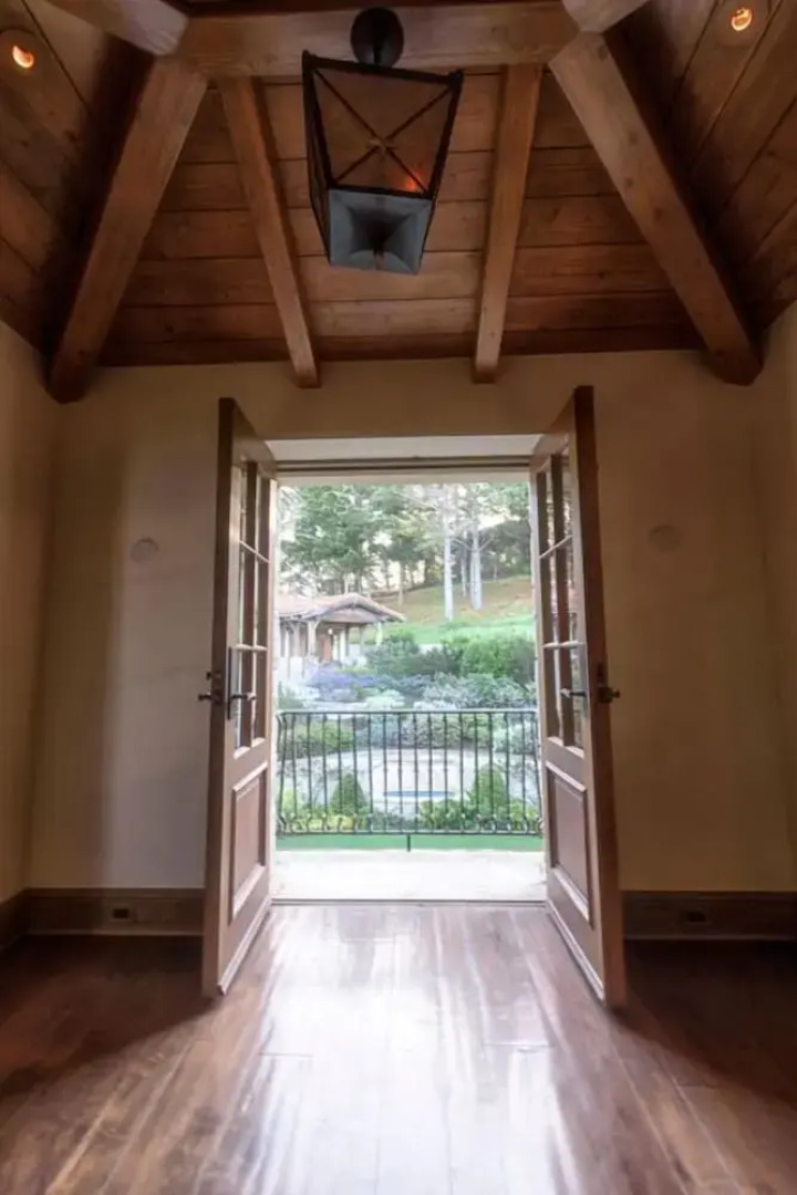 LX1 Chateau D' Renaitre Estate - Carmel-by-the-sea