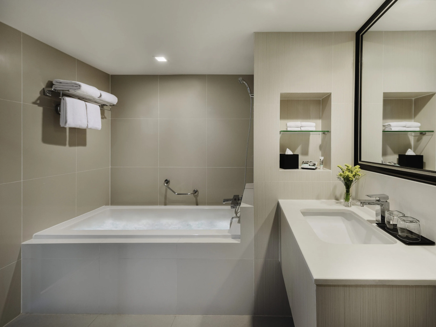 Отель Mercure Bangkok Sukhumvit 11