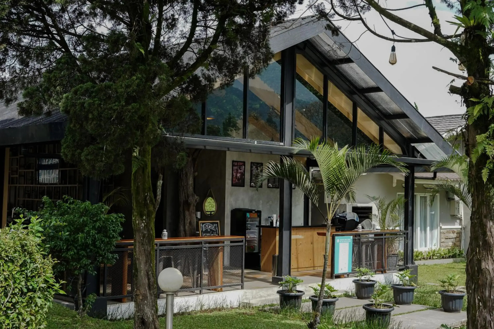 Ariandri Hotel & Resort 