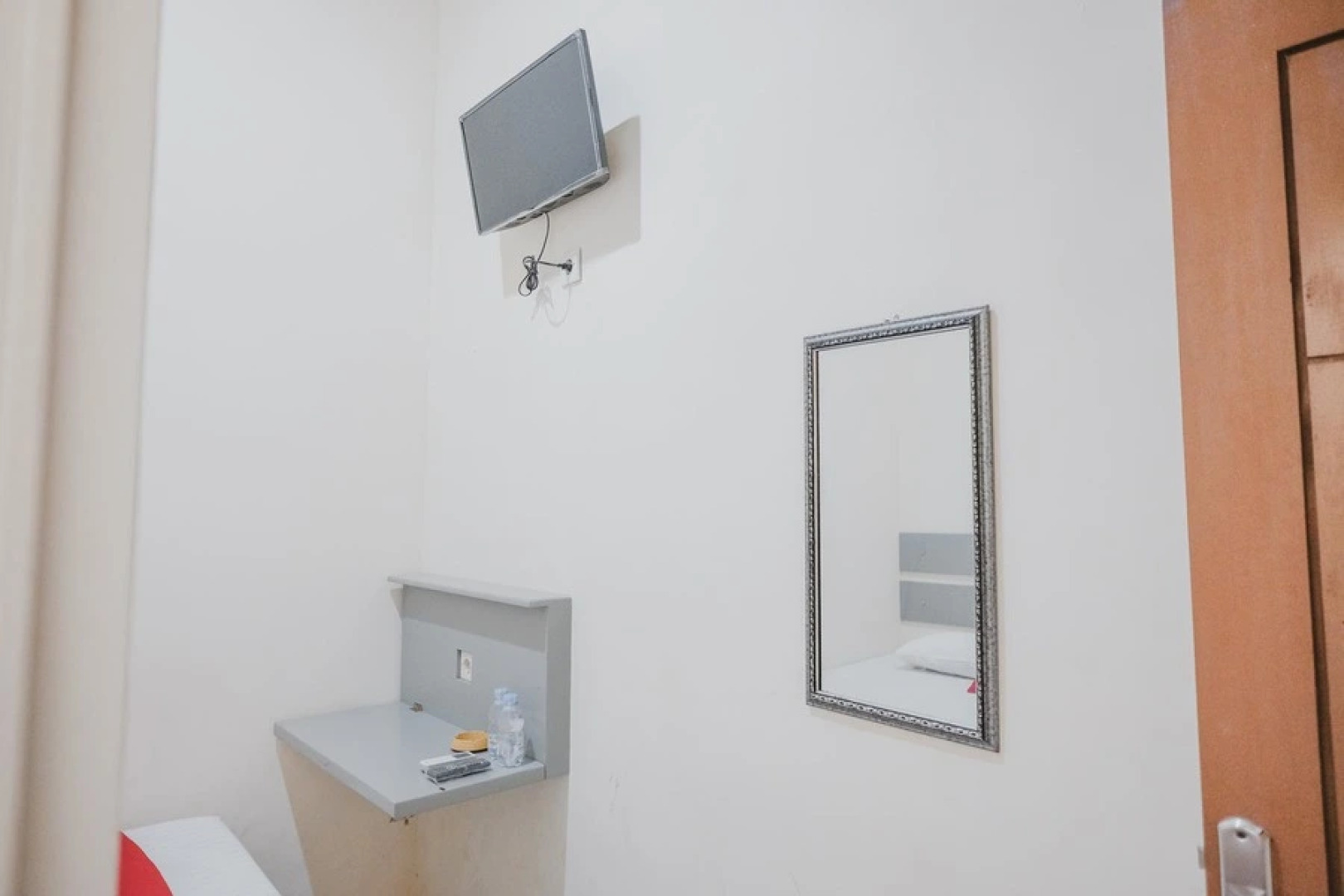 RedDoorz near CBD Ciledug