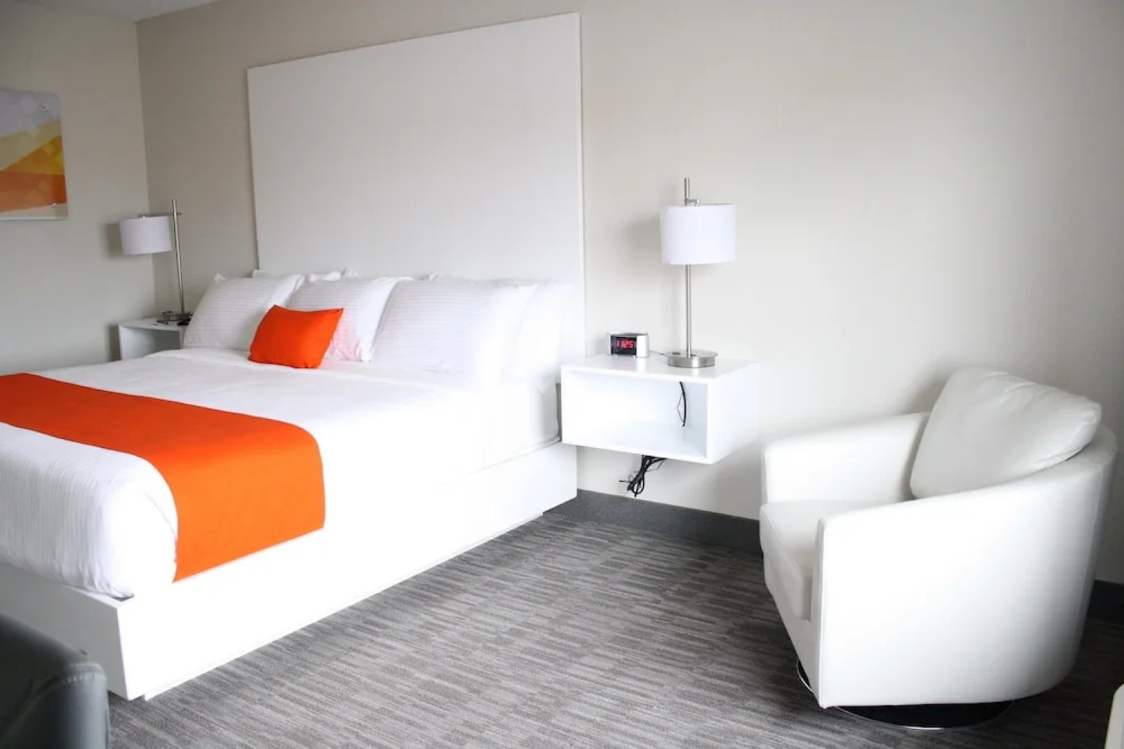 Schoenbrunn Inn & Suites