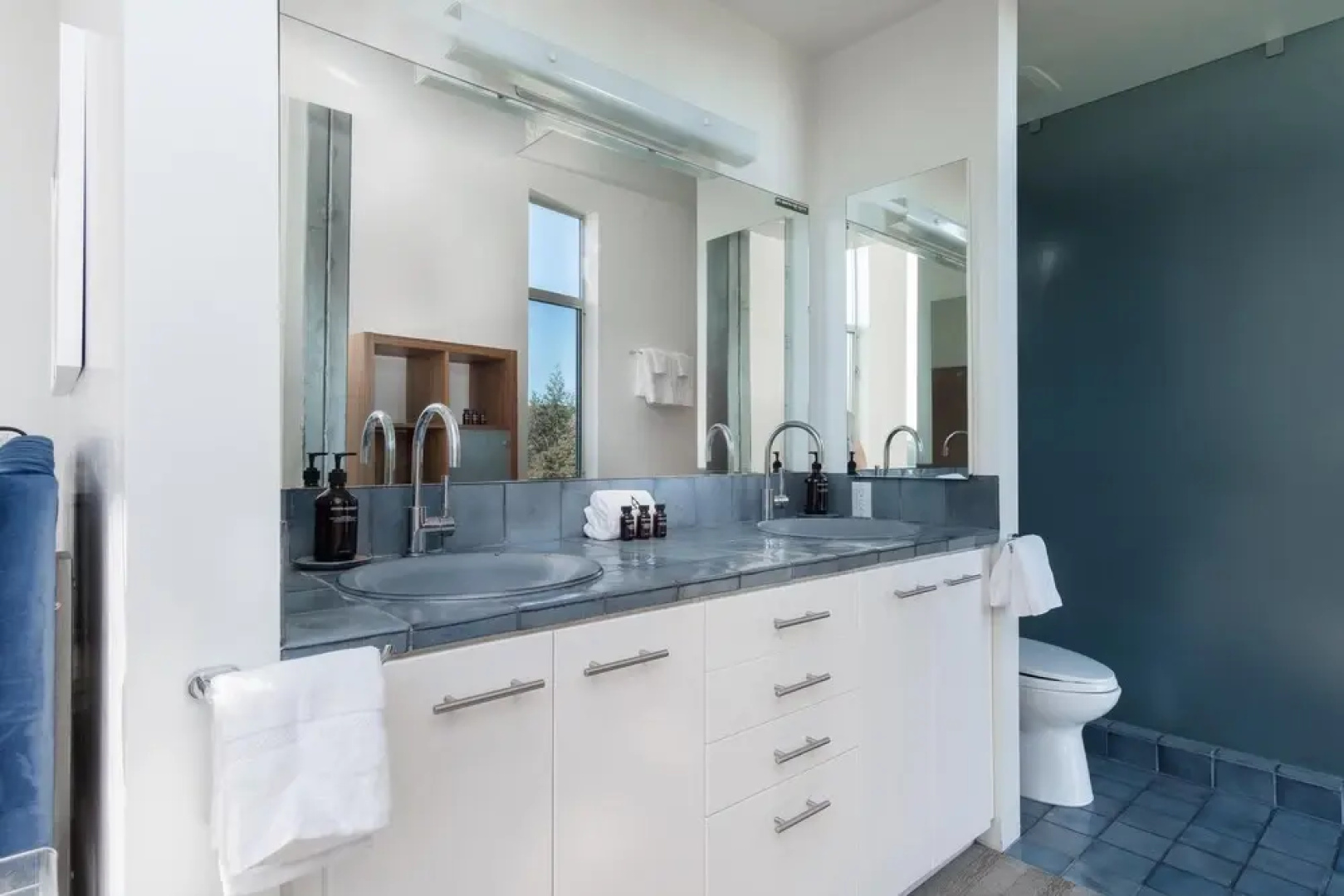 Blue Steel - Ultramodern Architectural Masterpiece w Gorgeous Views