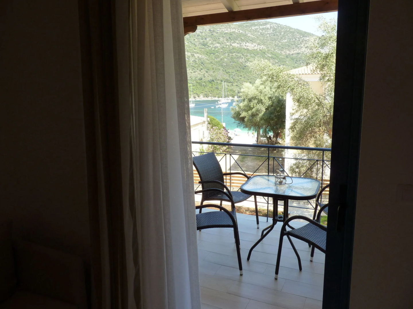Ilianthos Apartments & Studios