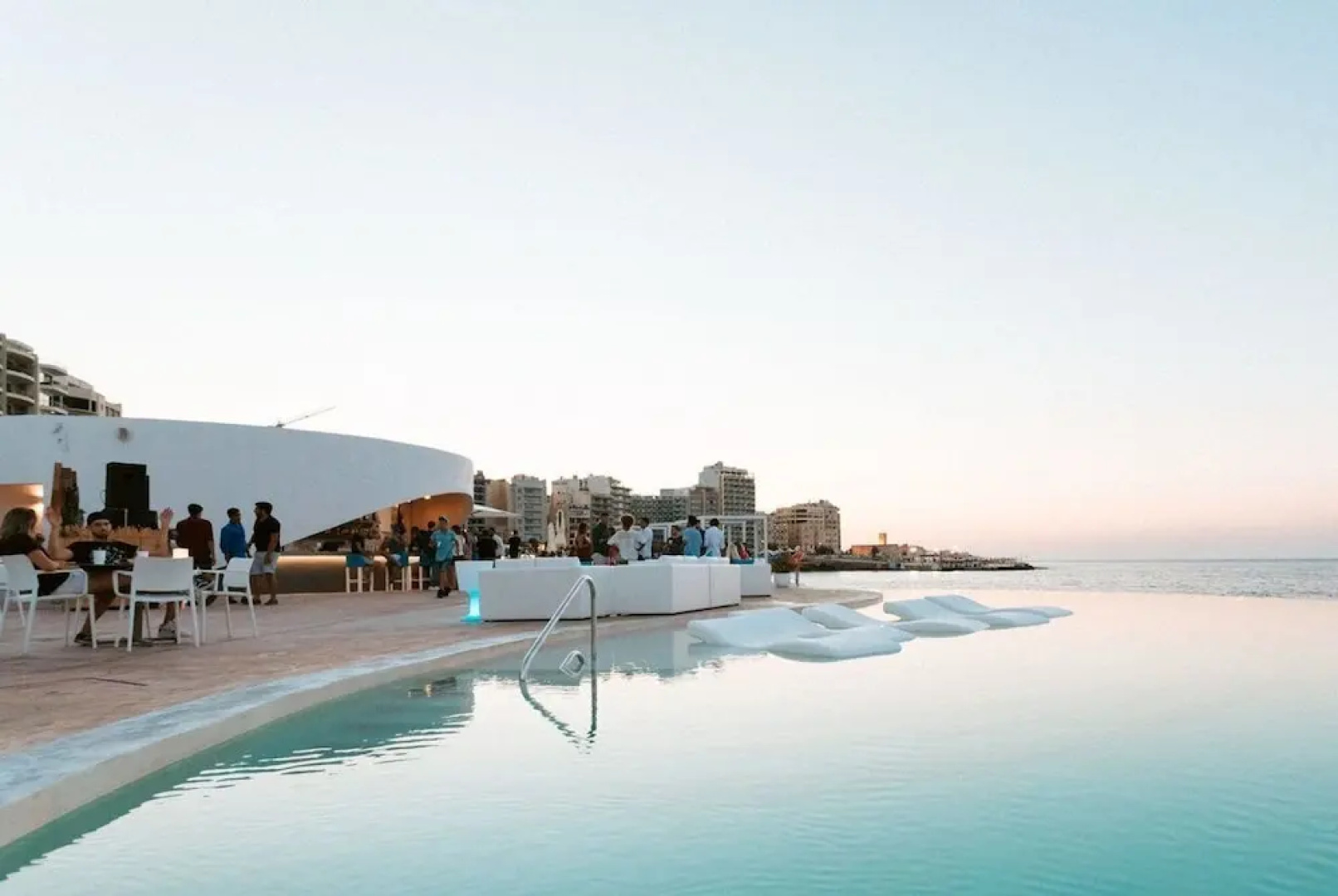 Luxury Apartment With Pool and Terrace, Top Location