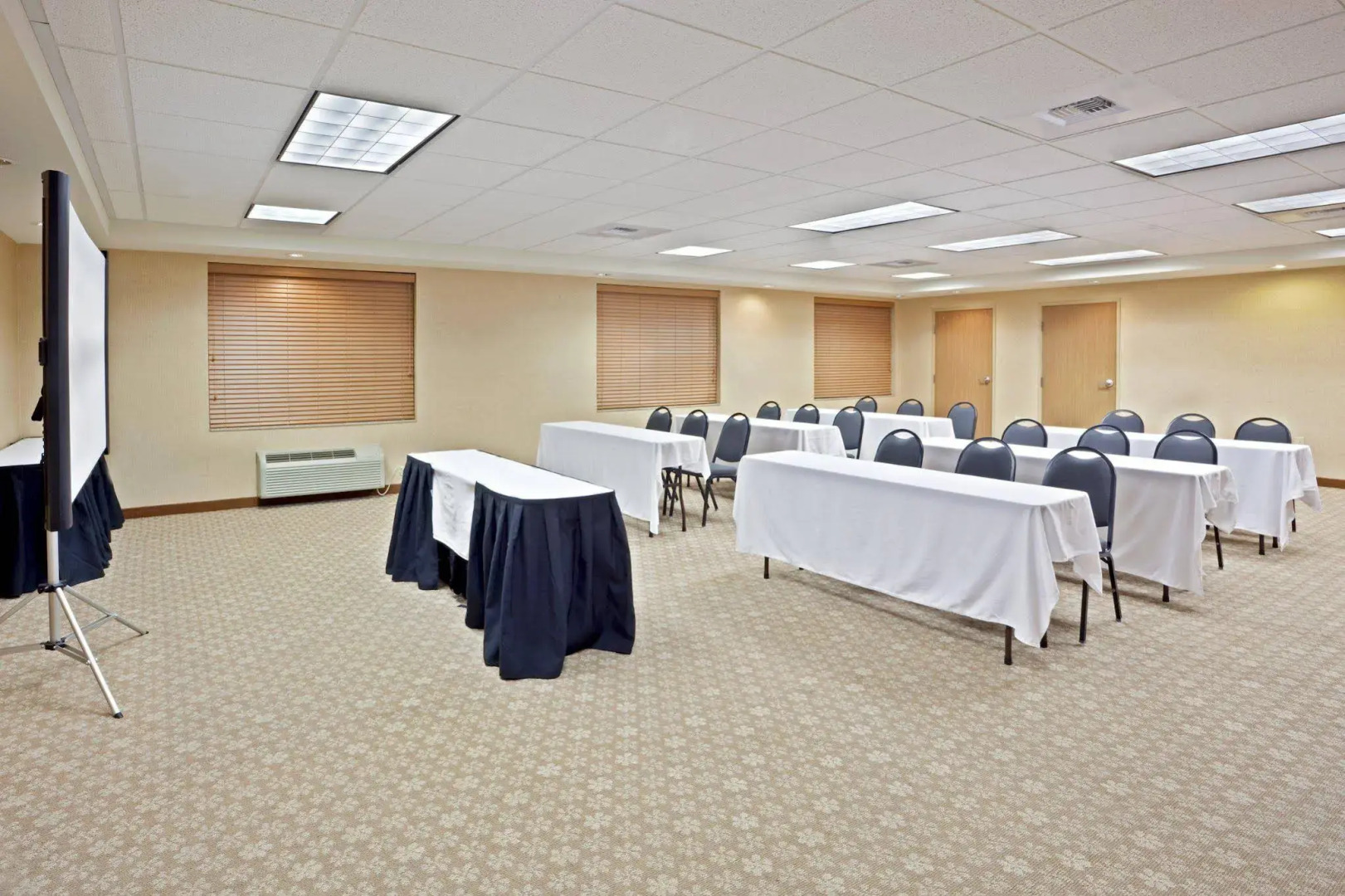 Holiday Inn Express & Suites Lacey – Olympia by IHG