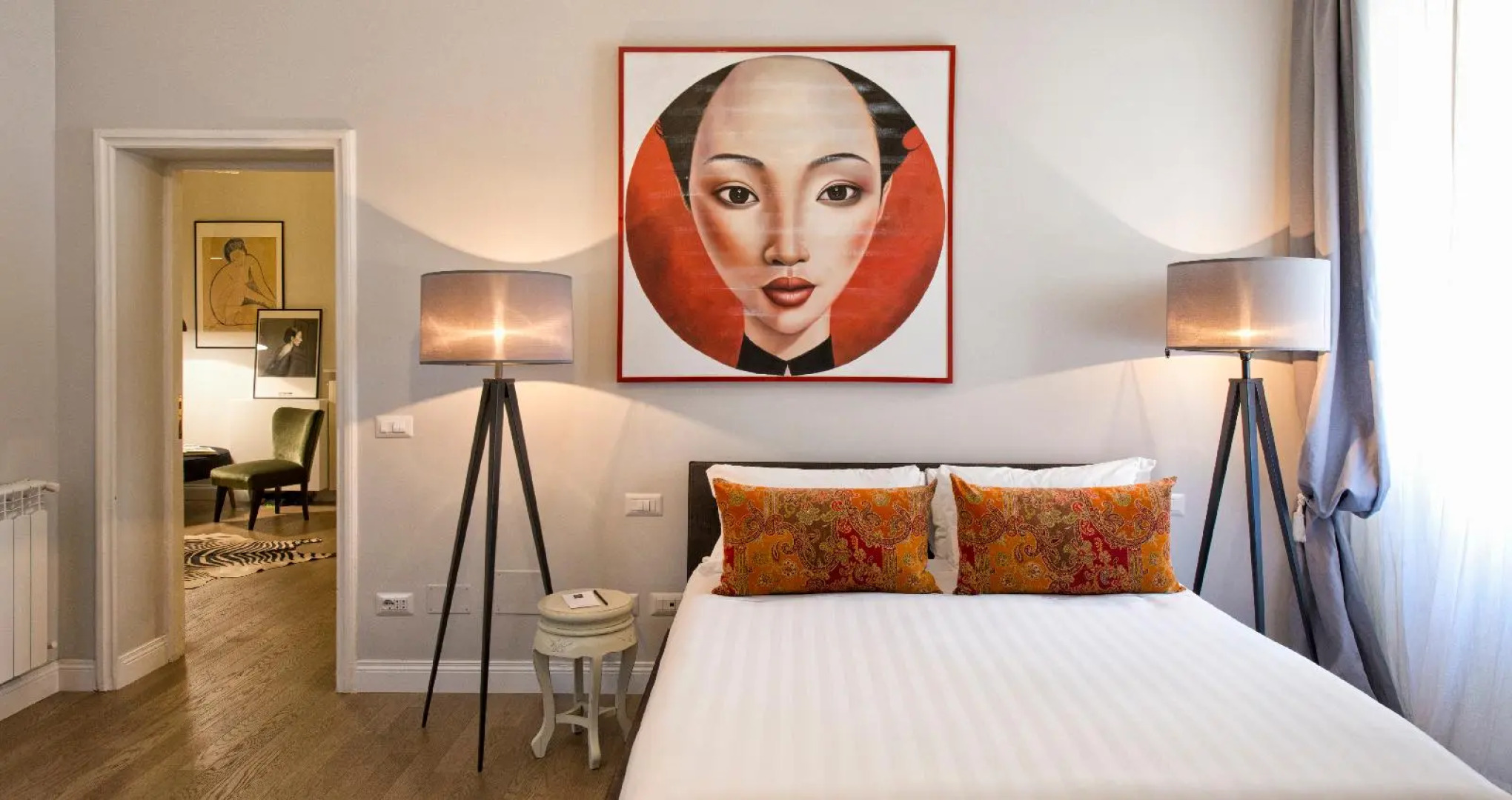 Отель The Independent Suites