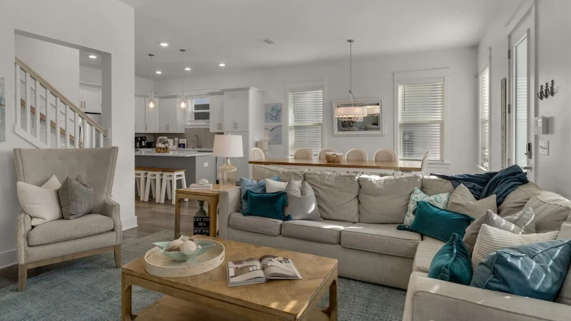 6-seater Golf Cart, Sleeps 16, Close to the Beach!