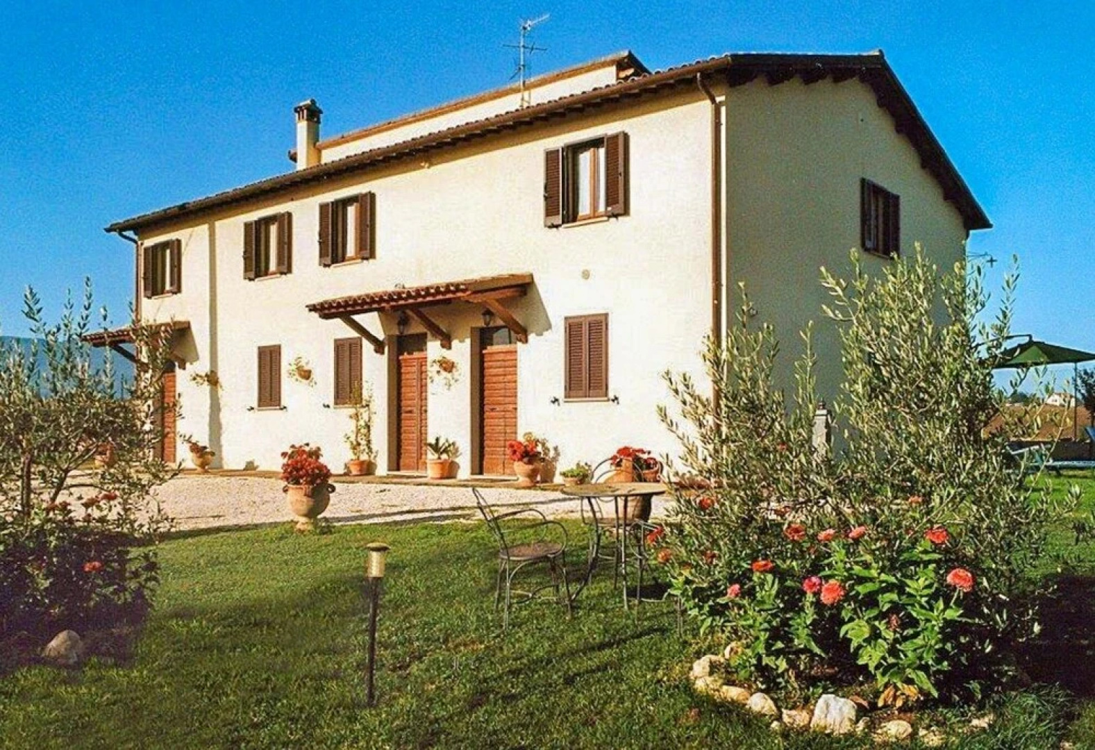 The Ivy Apartment in a Farmhouse
