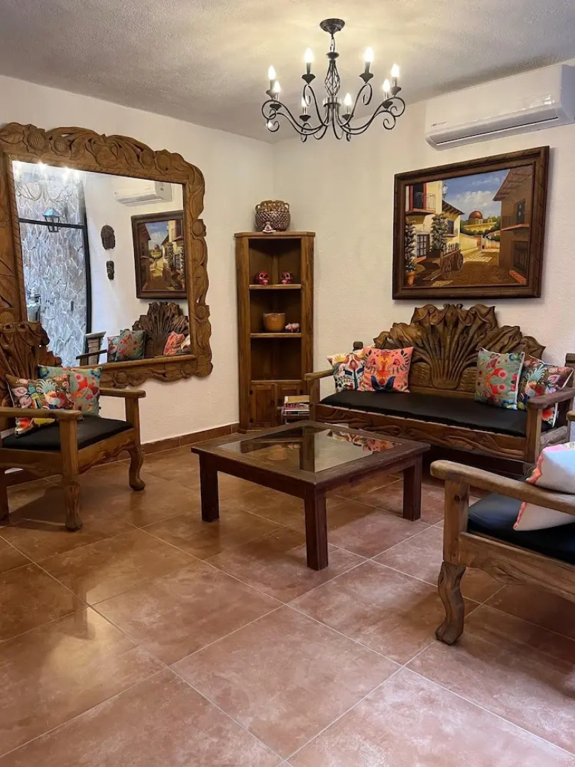 Casa Colonial en Pueblo Mágico by Adhoc