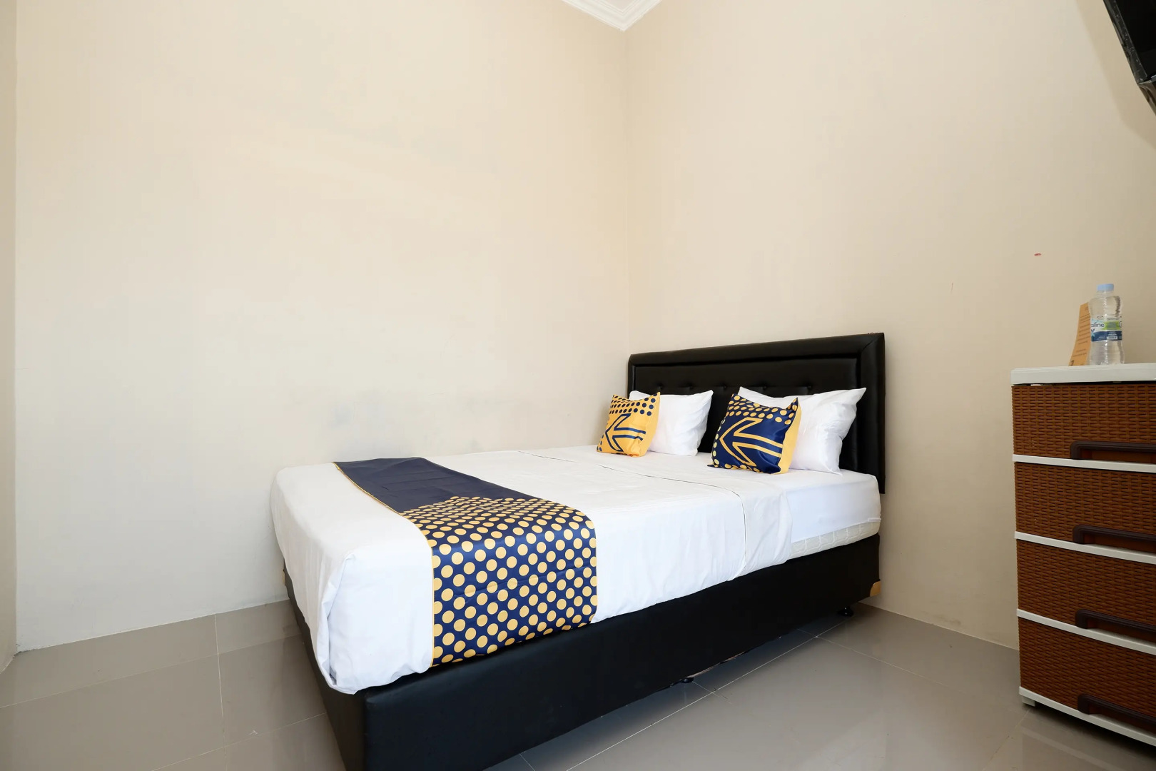 SPOT ON 2027 Putri Guest House Syariah