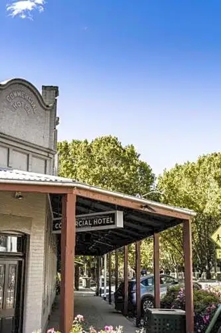 The Commercial Quarters - Room 2-has air conditioning, free WIFI, TV and fridge