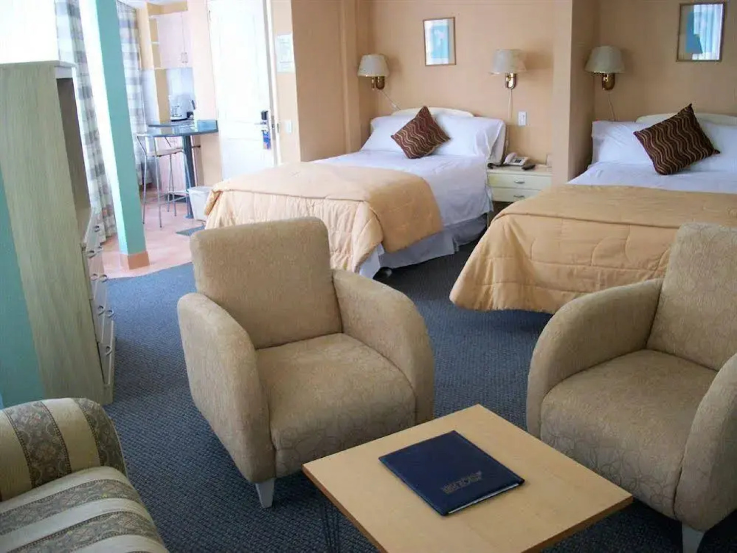 Melrose Plaza Suites