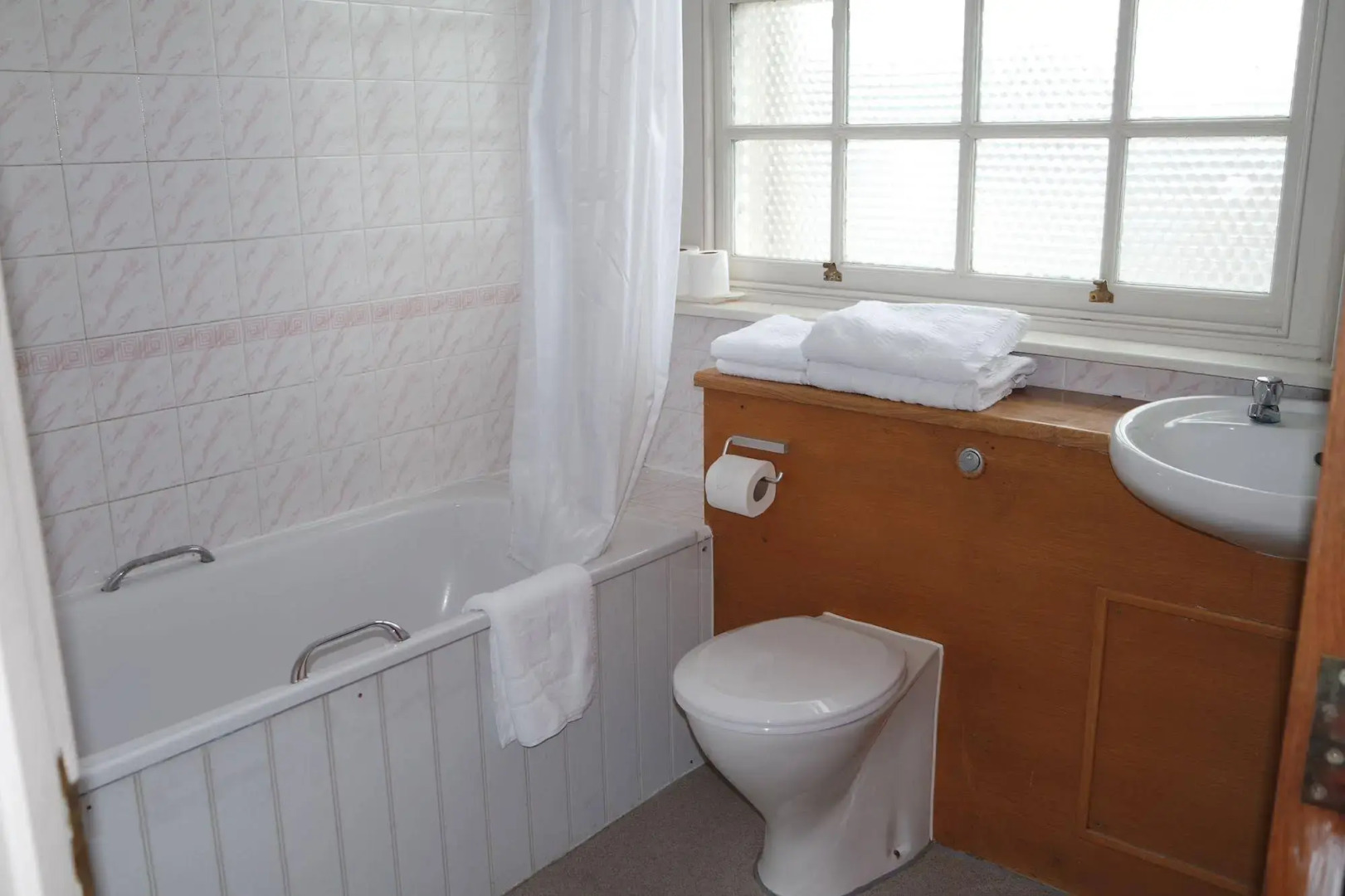 Royal Hotel, Bar & Grill