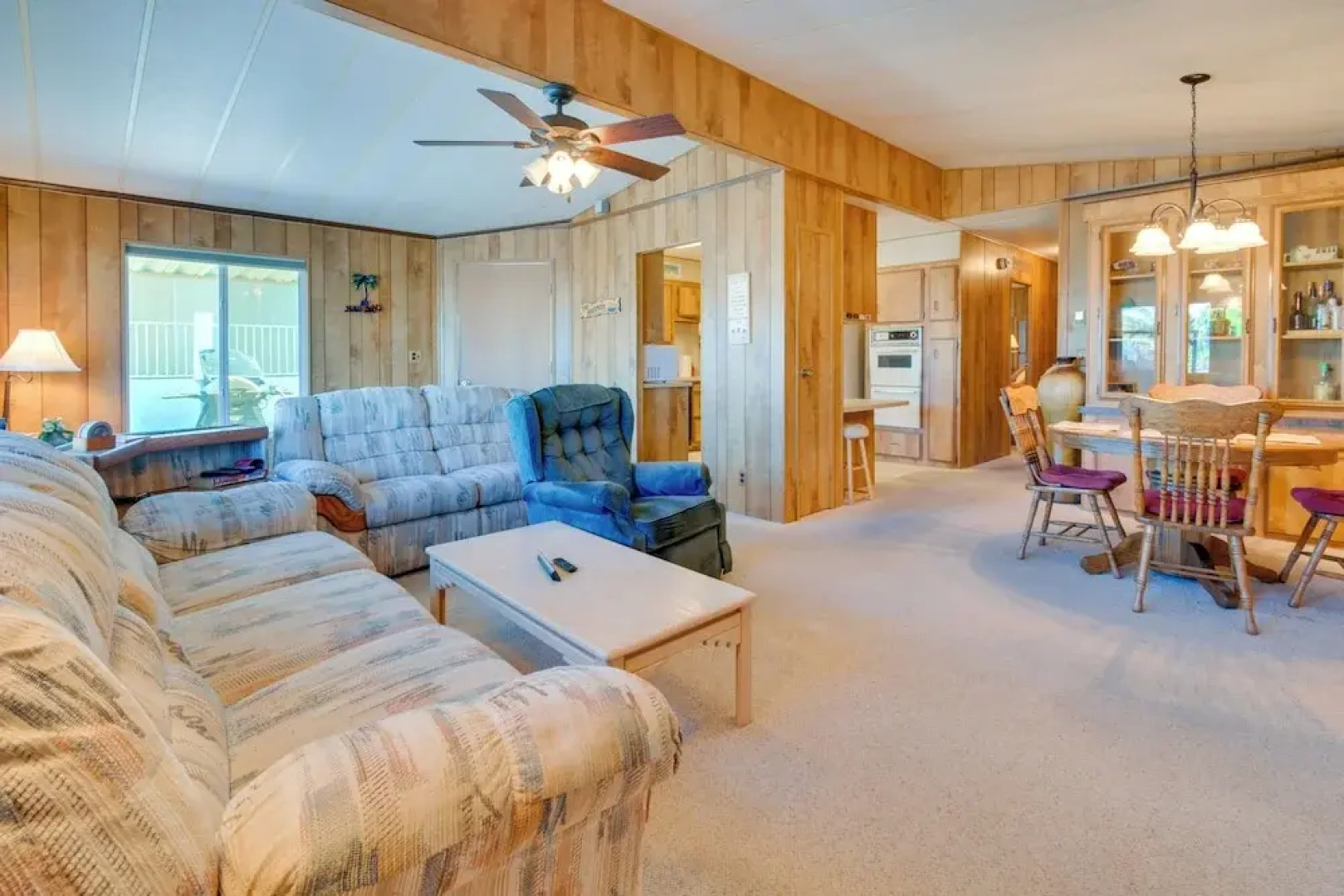 2 Mi to Lake Havasu: Pet-friendly Home w/ Grill!