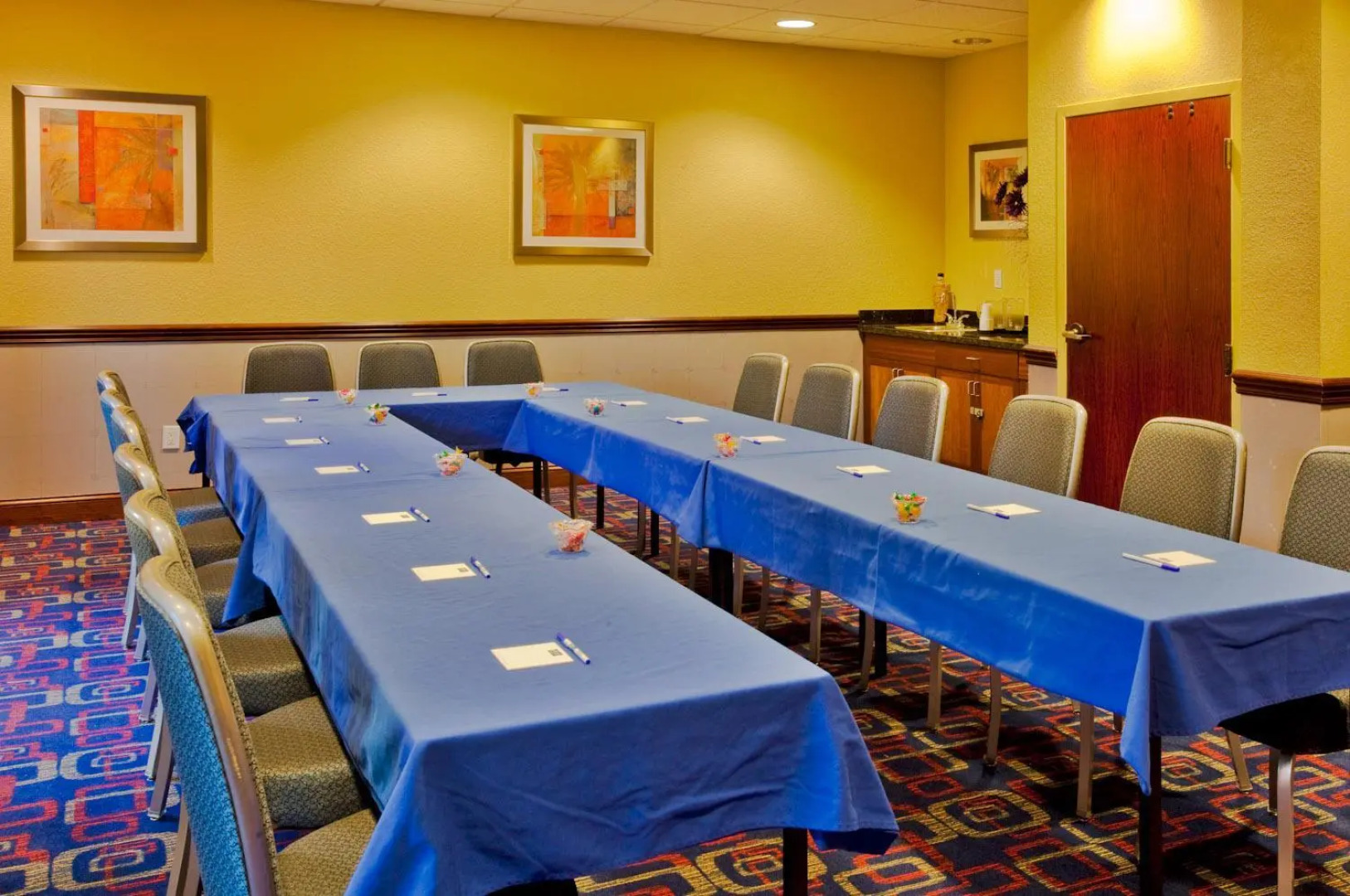 Holiday Inn Express & Suites Nearest Universal Orlando by IHG