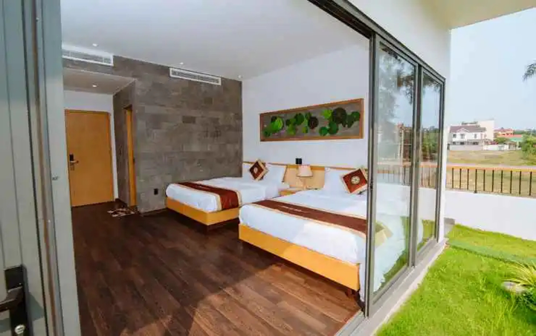 Duong Sat Quang Binh Hotel