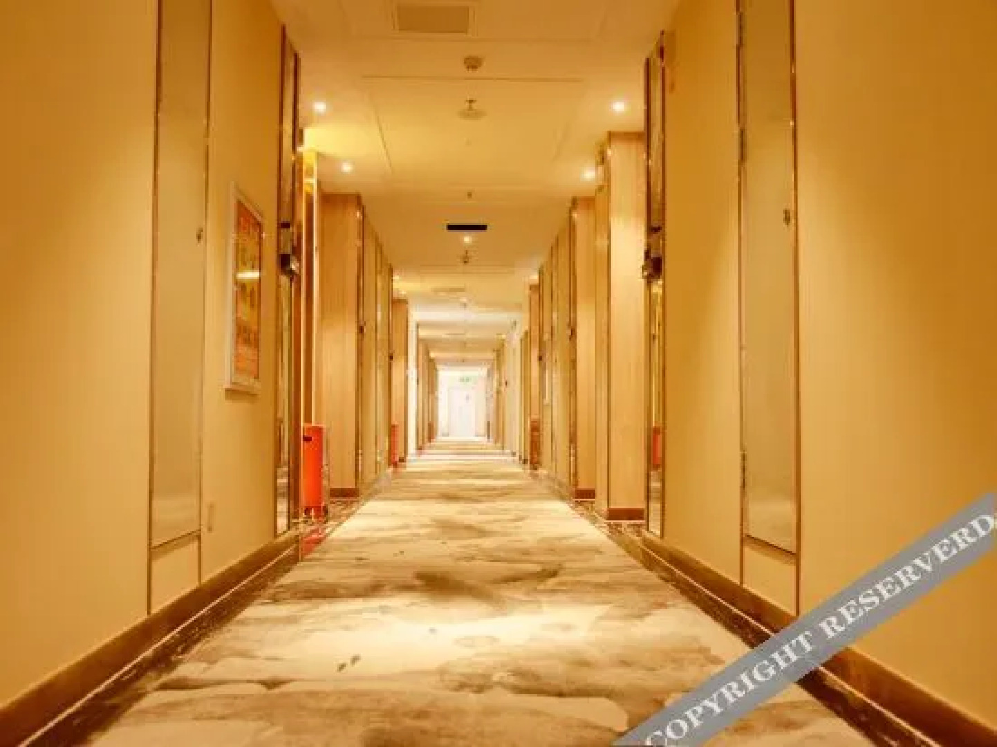 Kuqa Super 8 Hotel (Railway Station Donghu Park)