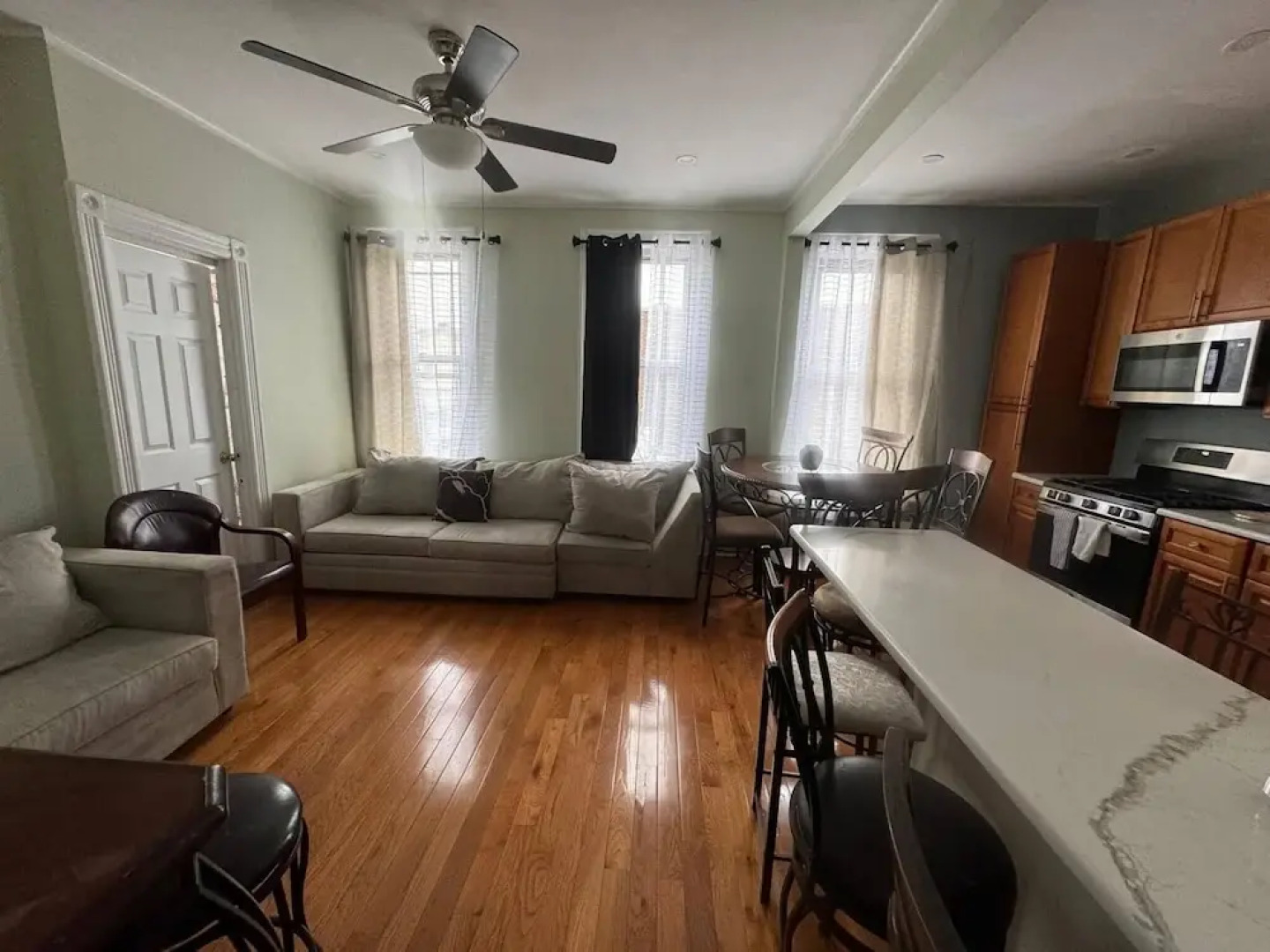 Huge 3 Bedrooms Apt 15 Minutes to NY City