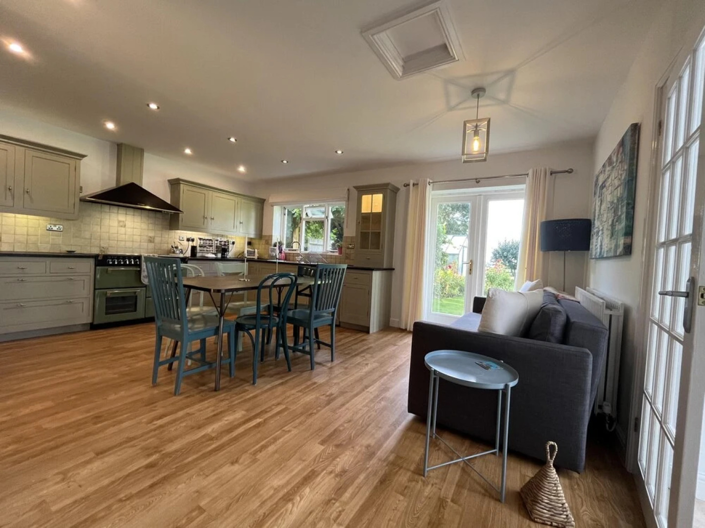 5 Bedroom, 4 Bathroom, Gym, Playroom, Country Home