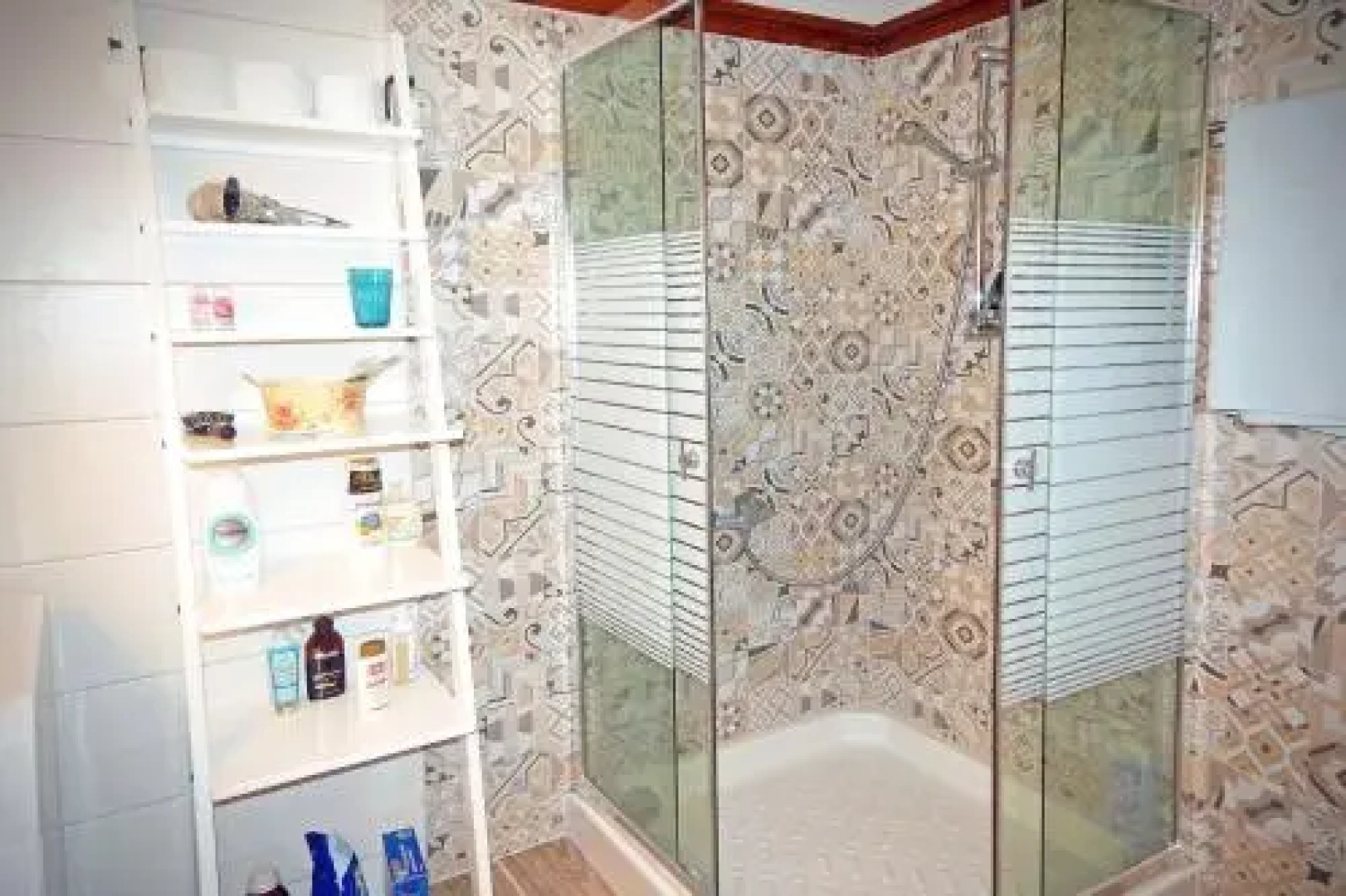 Squirrel Beach Front Villa, Metamorfosi