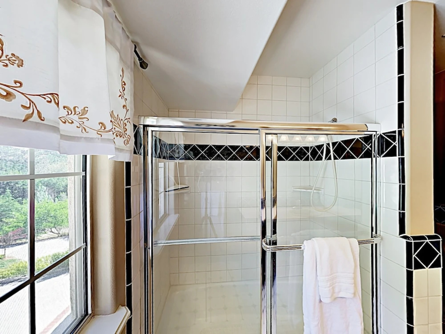 11750 Atascadero - 5 Br Home