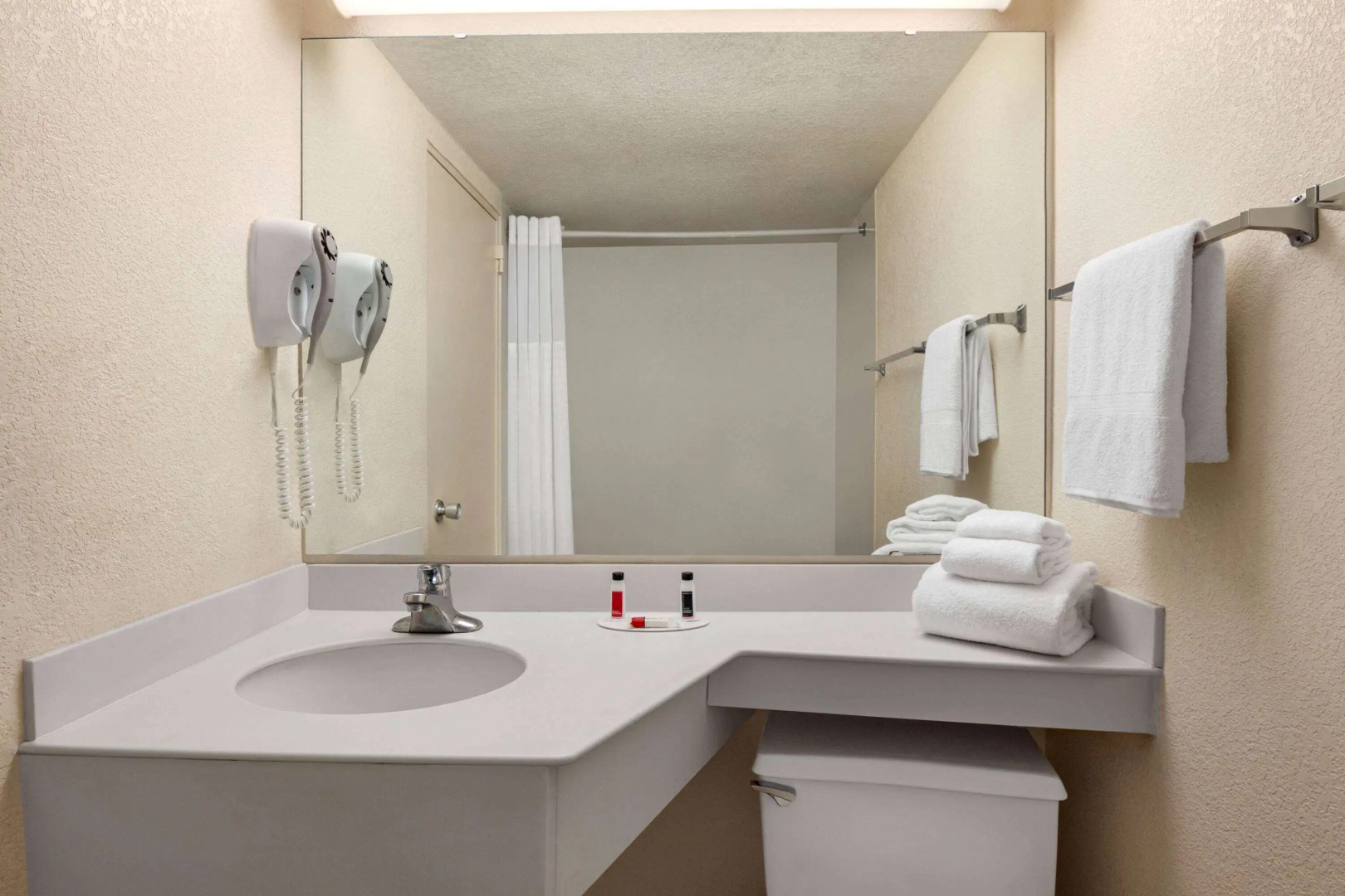 Baymont by Wyndham Intl Speedway/I-95/Daytona Beach