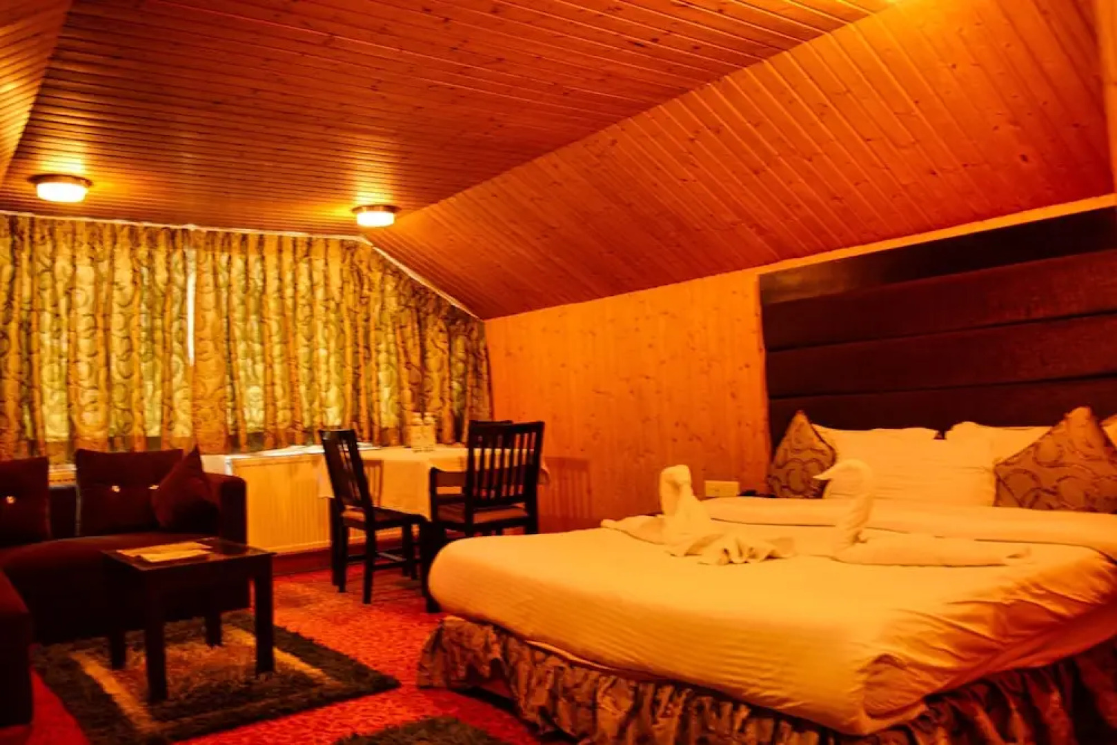 Hotel Pine Spring Gulmarg