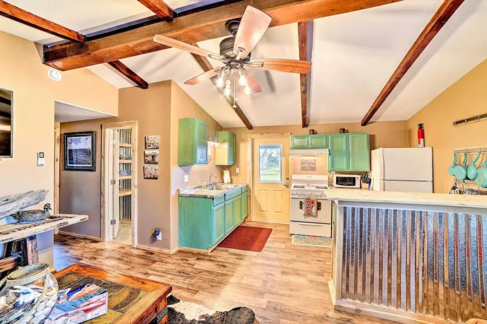 4 Mi to Beach & Fishing: Rockport Cottage w/ Deck!