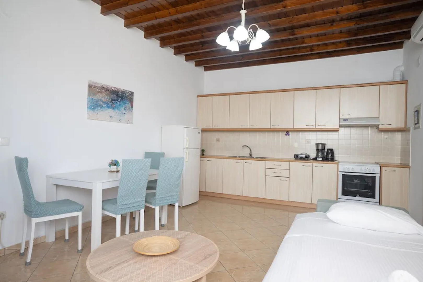 Mykonos Stylish Ivory Apt w Shared Pool