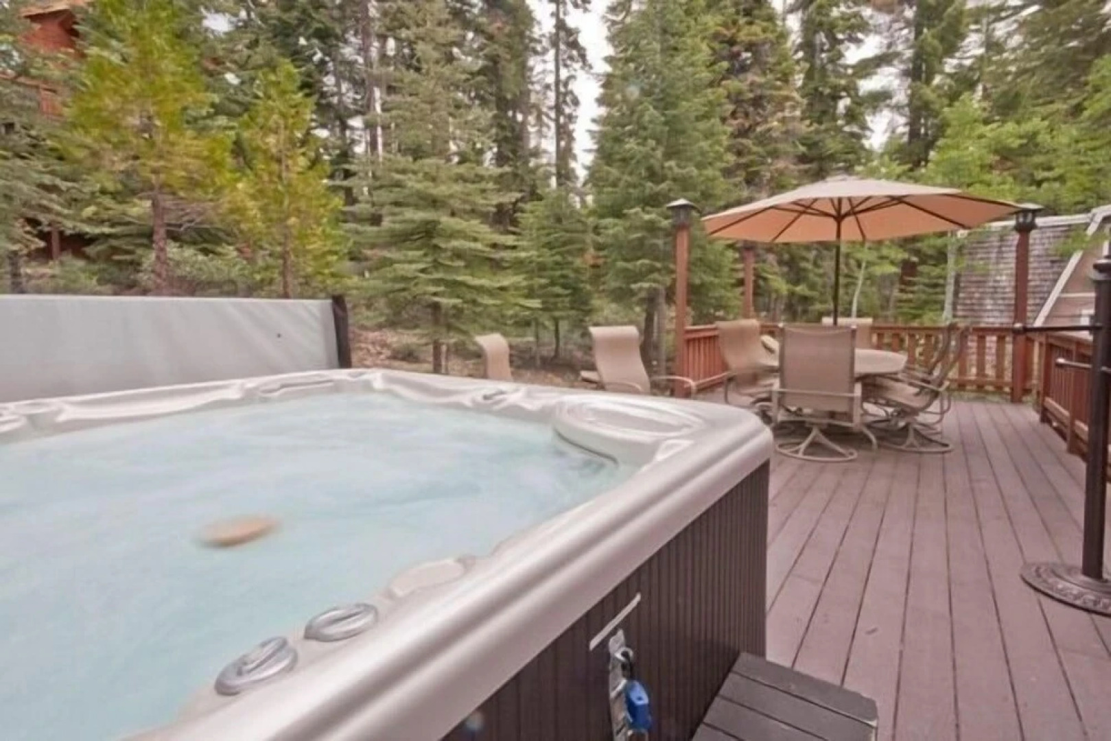 Pezzola Luxury Rental  3 Bedroom Home by RedAwning