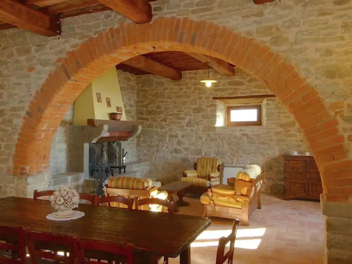 Lovely Villa in Tuoro sul Trasimeno with Pool