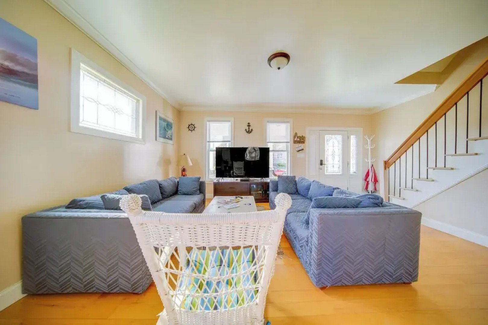 1 Block to Bridge Street: Lake Erie Vacation Home!