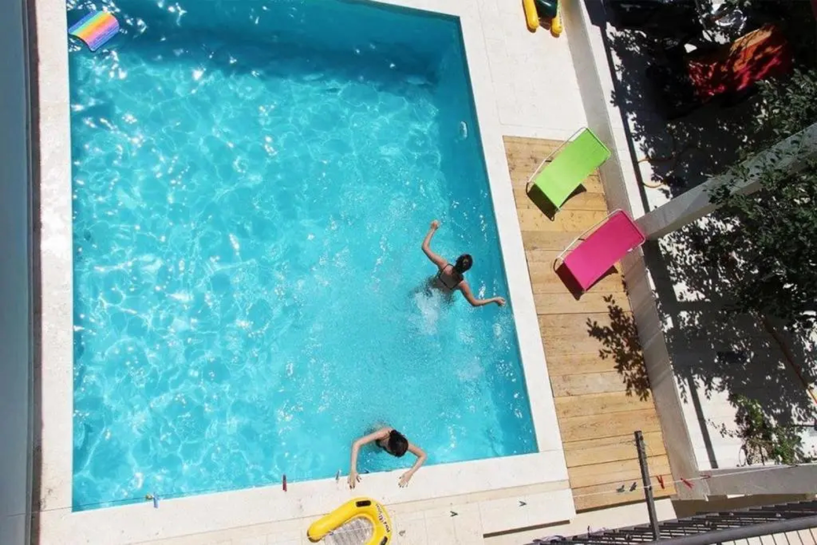 Entire home with a swimming pool for 12 in Marusici