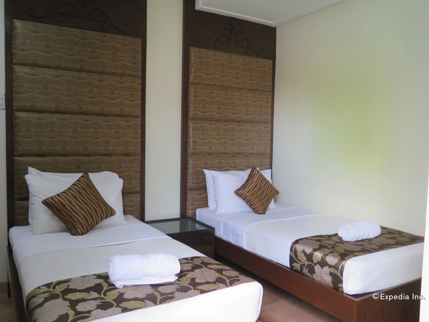 717 Cesar Place Hotel