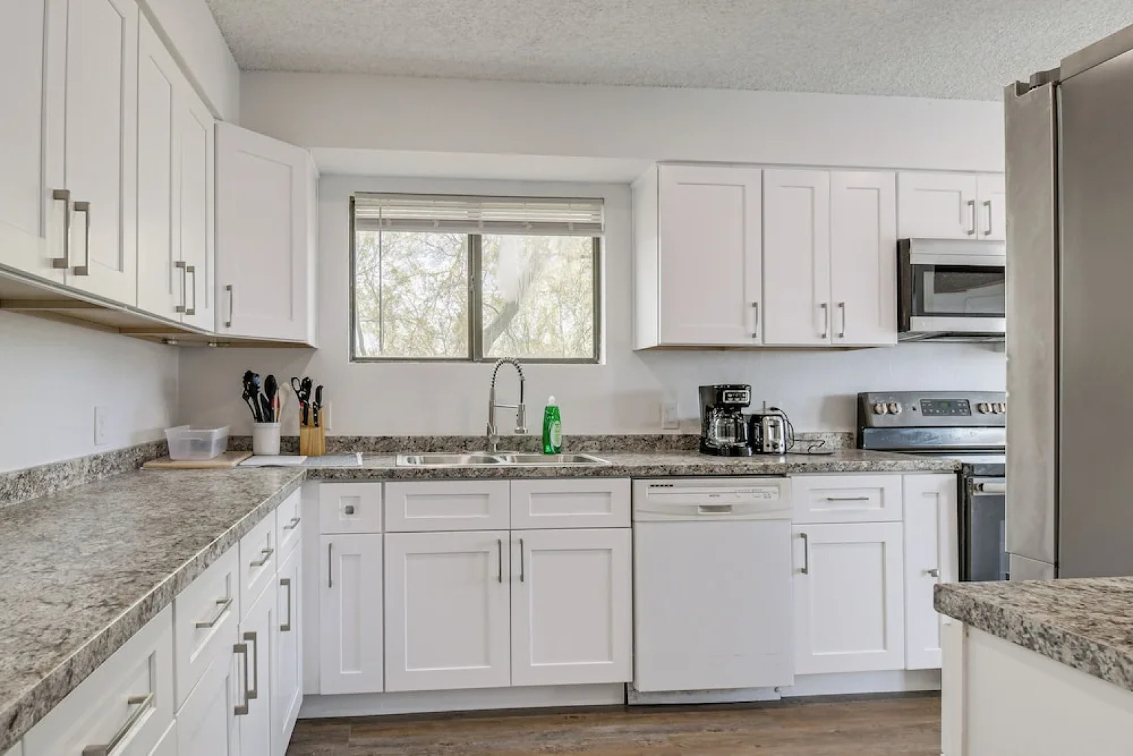 Fountain Hills Home w/ 2 Decks & Mountain Views!