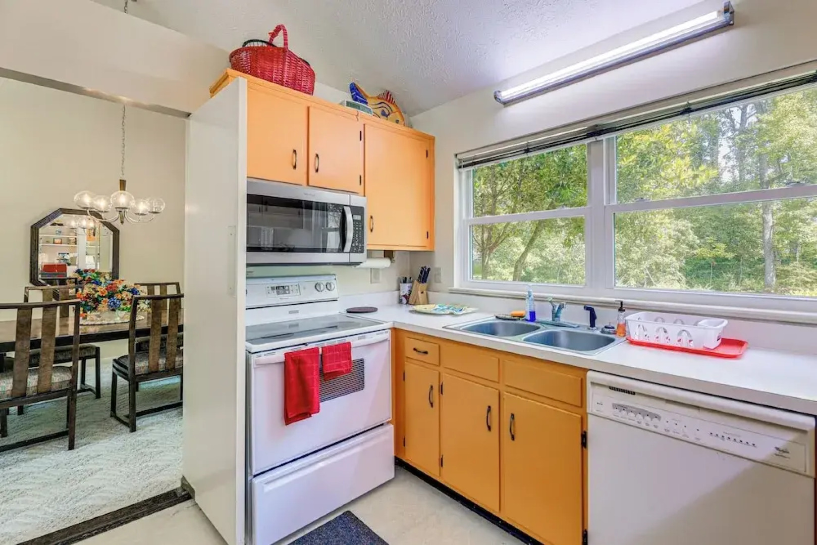 Morehead City Home ~ Walk to Beach Park!